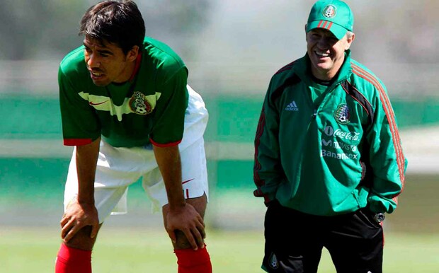 Javier Aguirre borró a Pavel Pardo en las listas de los Mundiales del 2002 y 2010. (Mexsport)