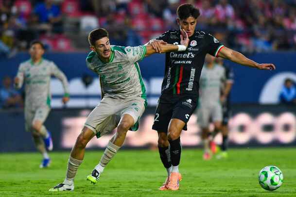 Para top Atlético San Luis vs Santos