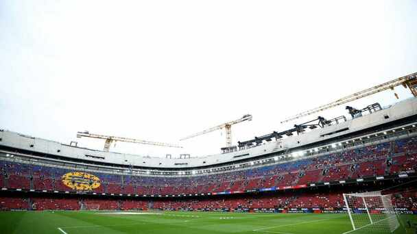 Un aficionado del Barcelona tuvo que ser atendido en la grada (Reuters)