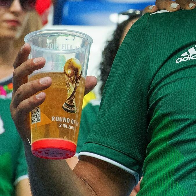 Aficionados mexicanos rompieron récord de la venta de cerveza. (Foto: Mexsport)