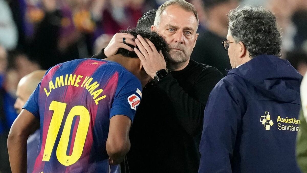 Consuelan a Lamine Yamal tras su lesión. (Foto: EFE)