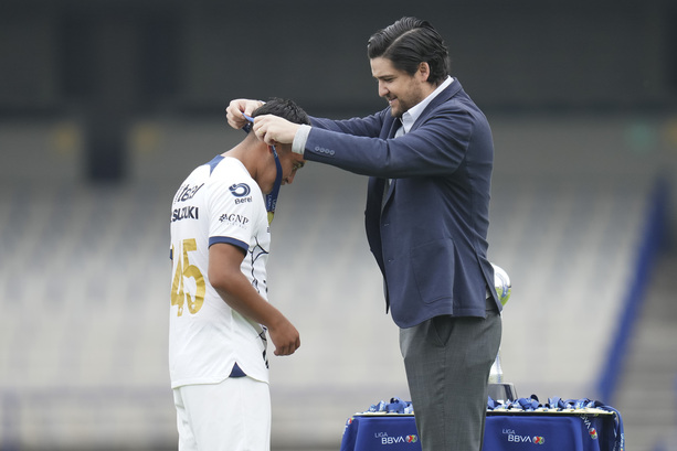 Francisco Iturbide en una premiación de la Liga MX (Fotografía: Imago 7)