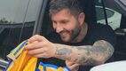 Gignac atendió a los aficionados al salir del entrenamiento. (Foto: Roberto Flores)