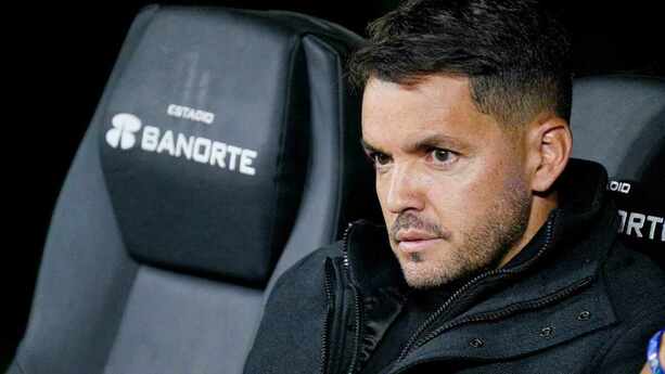 Nicolás Larcamón tiene en la mira la remontada ante LAFC (Imago7)