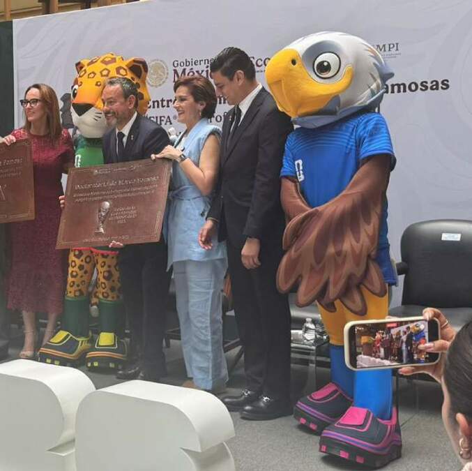 Autoridades mexicanas quieren acabar con la piratería antes del Mundial (Uziel Sanabia)