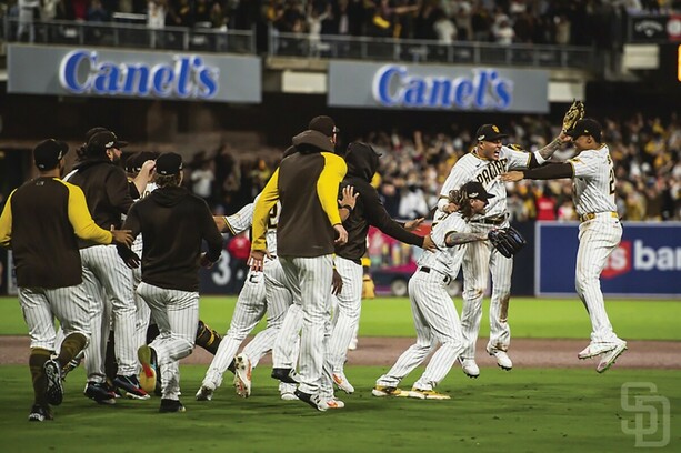 Canel's y Padres de San Diego (Padres)