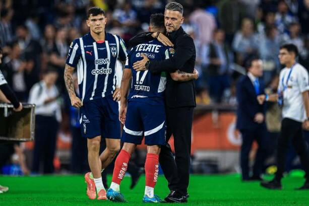 Demichelis da indicaciones a sus jugadores (Imago7)