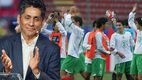 Jorge Campos le regaló dos autos a los seleccionados mexicanos Sub17 en 2005. (Mexsport)