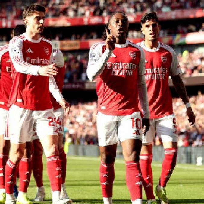 Arsenal recupera el liderato en Premier League / Reuters