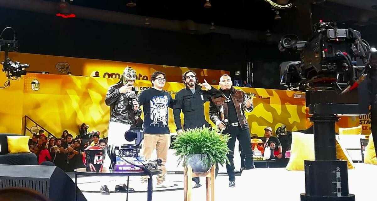 Dragon Lee e Hijo del Vikingo conviviron con los aficionados de la lucha libre (Fátima Vázquez)