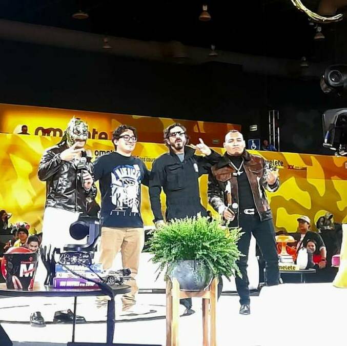 Dragon Lee e Hijo del Vikingo conviviron con los aficionados de la lucha libre (Fátima Vázquez)