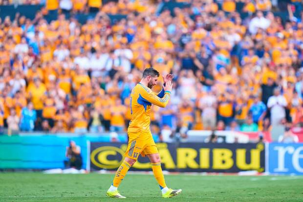 Gignac fue homenajeado en el Volcán (Fotografía: Mexsport)