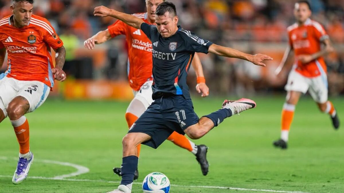 Hirving "Chucky" Lozano con el San Diego (Instagram: @hirvinglozano)