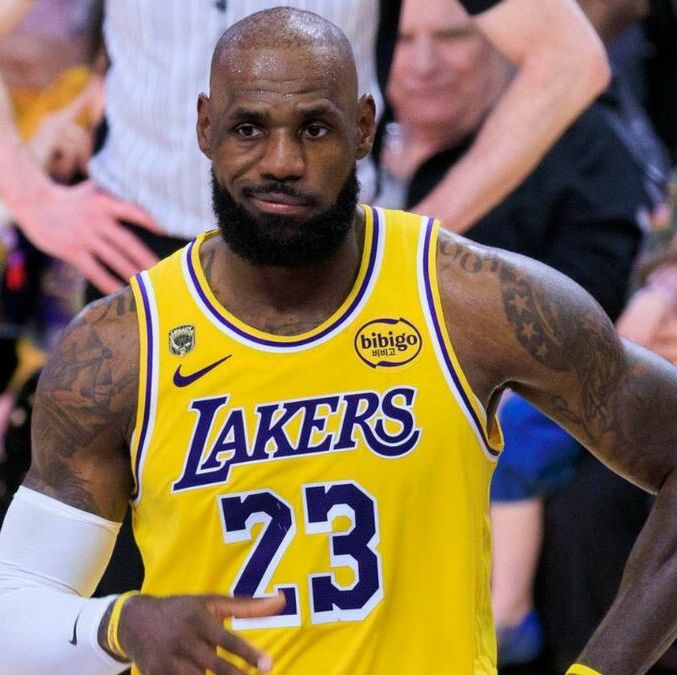 LeBron James comandó la victoria de los Lakers ante los Houston Rockets | Foto: EFE