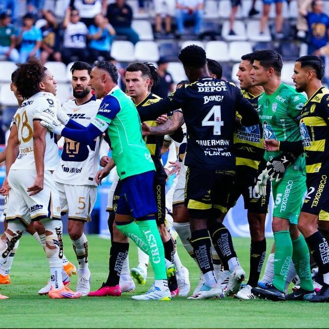 El Pachuca vs. Pumas terminó calientito (Imago7)