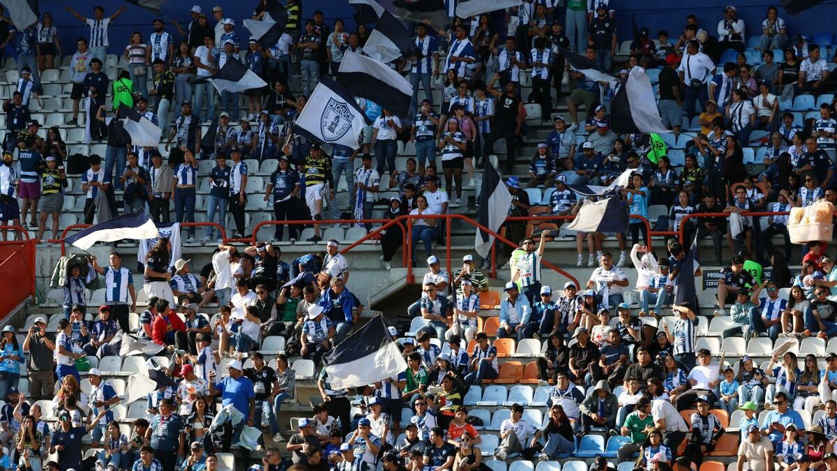 Porra de Pachuca ante Pumas (Imago7)