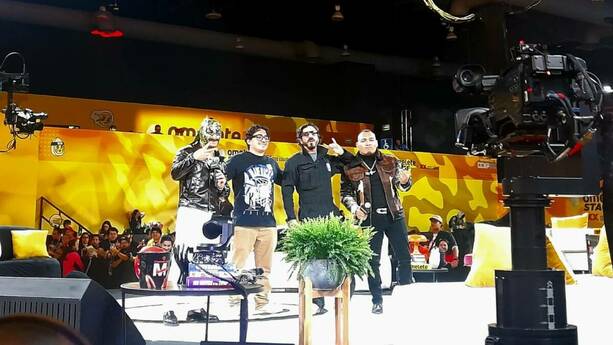 Dragon Lee e Hijo del Vikingo conviviron con los aficionados de la lucha libre (Fátima Vázquez)