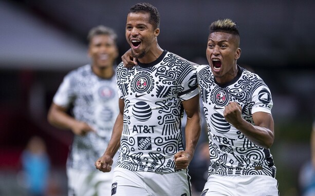 Giovani dos Santos y Pedro Aquino (MexSport).