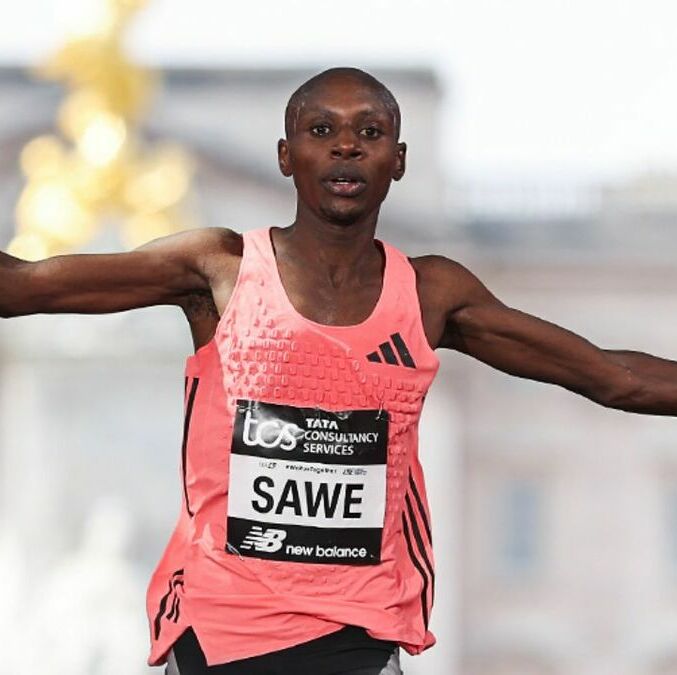 Sabastian Sawe impuso nuevo récord del maratón (X: @WorldAthletics)