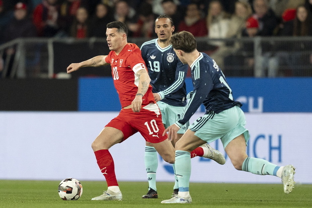 Suiza y Alemania brindaron un entretenido encuentro en Basilea (Fotografía: EFE)