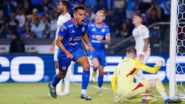 Charly Rodríguez festeja su gol al Galaxy (Imago7)