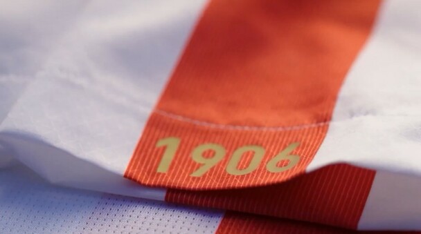 PUMA reveló detalles del Jersey 120 Aniversario de las Chivas (Fotografía: Captura de pantalla)