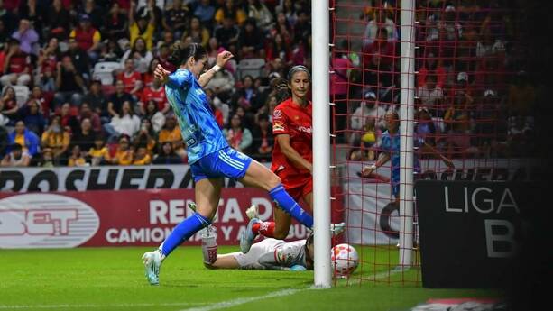 Diana Ordoñez hizo el primer gol de las Tigres ante Toluca (Imago7)