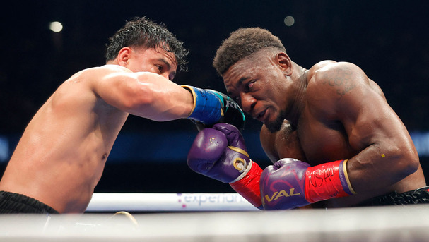Lester Martínes y Christian Mebilli dieron una gran pelea. (Foto: AFP)