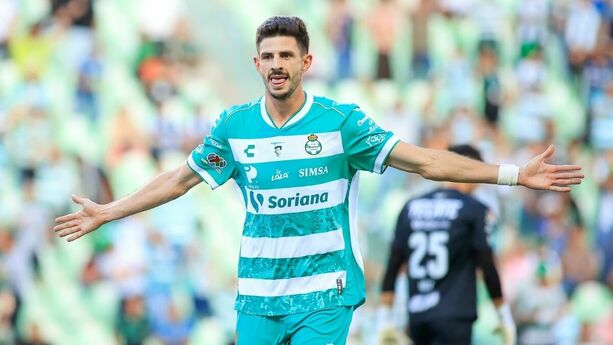 Lucas Di Yorio anotó en la goleada de Santos (Fotografía: Imago 7)