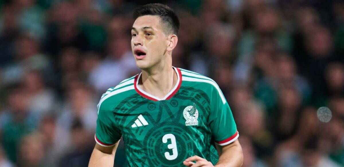 César Montes sale de cambio por lesión en Rusia / Mexsport