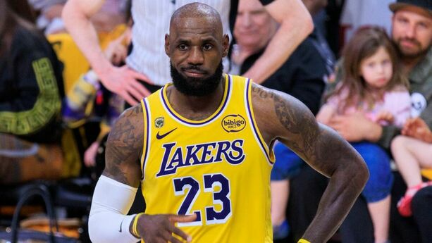 LeBron James comandó la victoria de los Lakers ante los Houston Rockets | Foto: EFE
