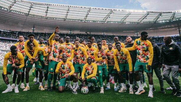 Senegal presumió sus medallas de campeones de la Copa de África en el amistoso contra Perú | X: @GaindeYi