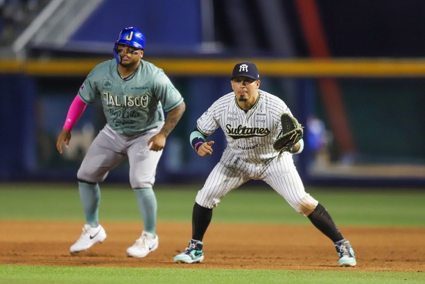 Sultanes de Monterrey regresan a la victoria ante Charros (Roberto Alanís)