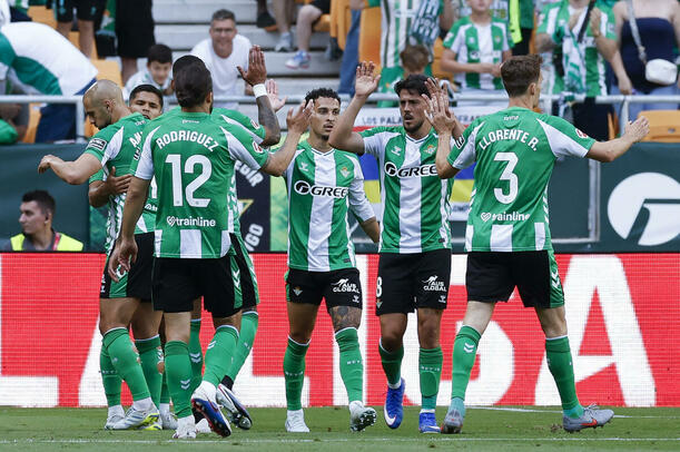 Betis sacó el triunfo con doblete de Cucho Hernández / EFE