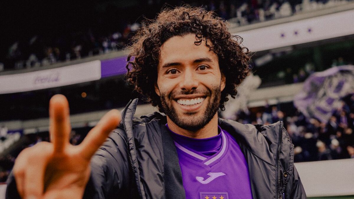 Chino Huerta regresa a jugar con el Anderlecht (X: @rscanderlecht)