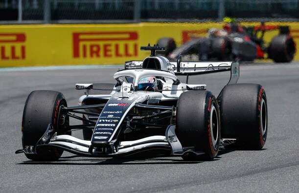 Sergio Pérez finalizó en el lugar 16 en el GP de Miami / Reuters