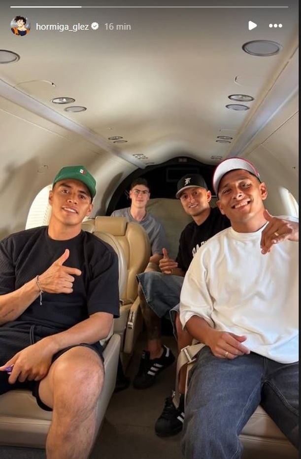 Los seleccionados de Chivas ya viajan rumbo a CDMX (Instagram @hormiga_glez)
