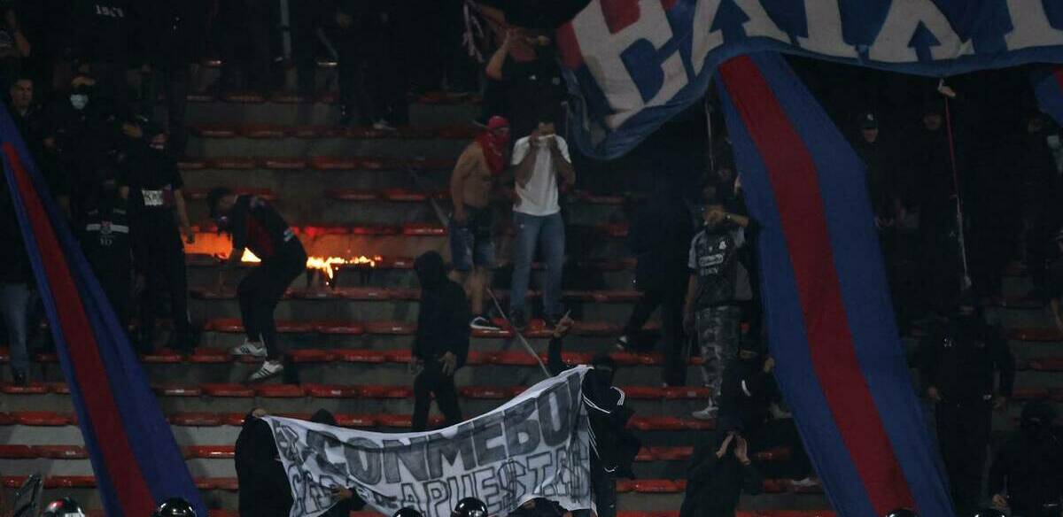 Aficionados de Independiente Medellín generaron caos en la Copa Libertadores (Reuters)