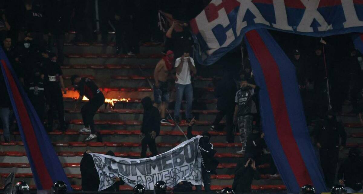 Aficionados de Independiente Medellín generaron caos en la Copa Libertadores (Reuters)
