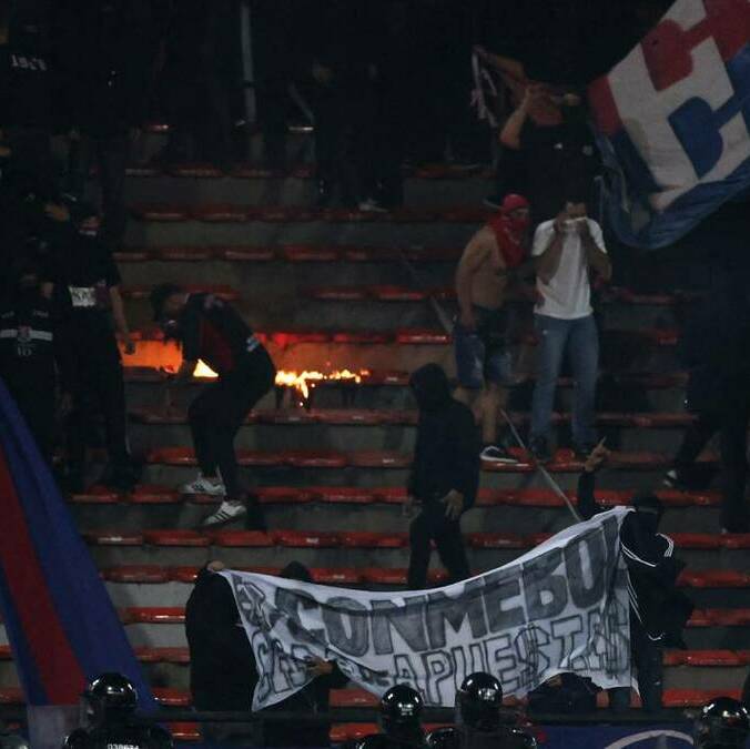 Aficionados de Independiente Medellín generaron caos en la Copa Libertadores (Reuters)