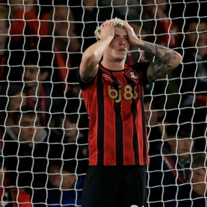 El Bournemouth separó a Álex Jiménez del partido contra Fulham por una polémica en redes sociales. Foto: Reuters