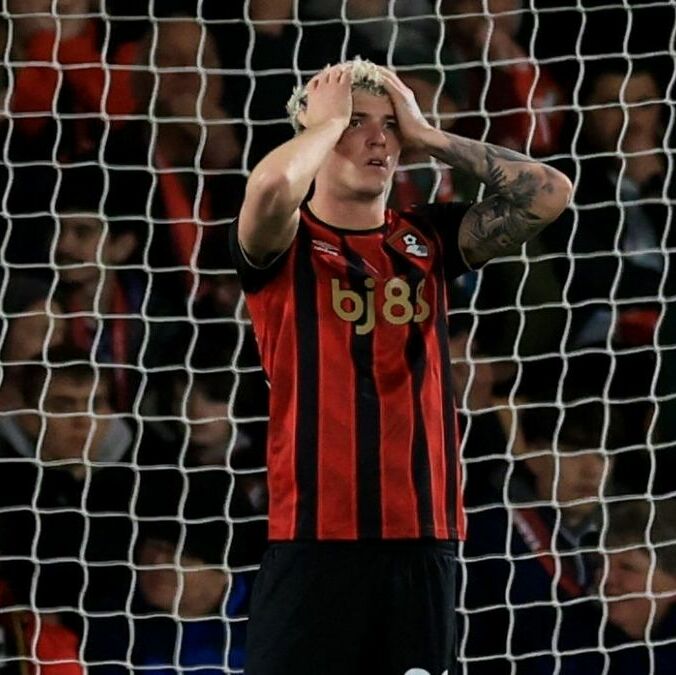 El Bournemouth separó a Álex Jiménez del partido contra Fulham por una polémica en redes sociales. Foto: Reuters