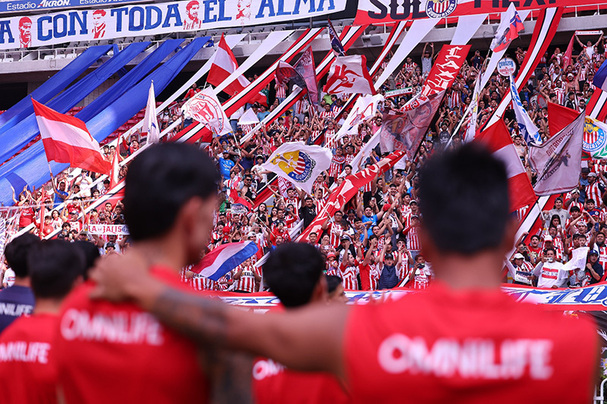 Jugadores de Chivas agradecieron la visita de sus aficionados. (Foto: Cortesía Chivas)