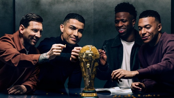 LEGO se lució con un comercial en el que juntó a Messi, CR7, Vini y Mbappé (@LEGOMexico)
