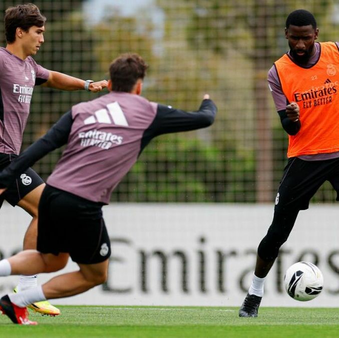 Rüdiger y el equipo en general, entrenaron con "normalidad" de cara al Clásico. (Foto: Real Madrid)