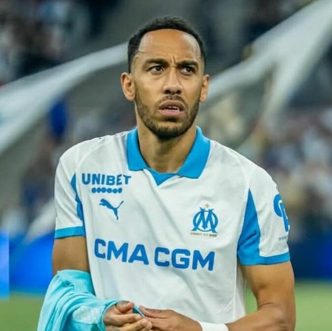 Aubameyang fue sancionado tras rociar con extintor a miembro del Olympique de Marseille | Foto: @auba