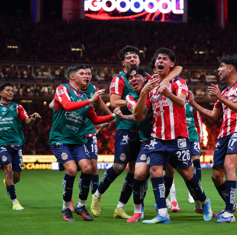 Las Chivas remontaron en el Akron y avanzaron a Semifinales (Fotografía: Imago 7)