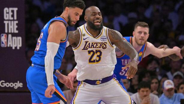 LeBron James no pudo hacer la diferencia para los Lakers (Reuters)