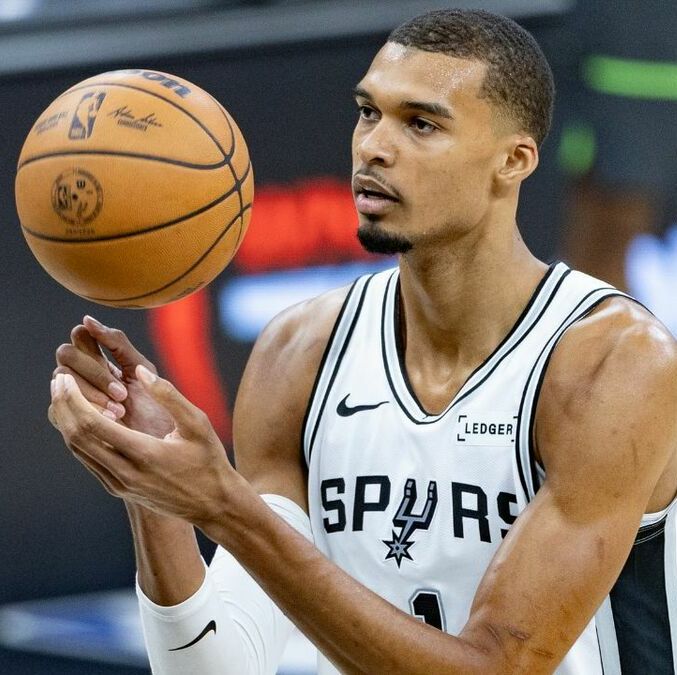 Victor Wembanyama lideró a los Spurs (EFE)