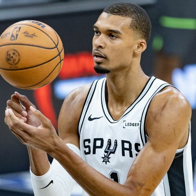 Victor Wembanyama lideró a los Spurs (EFE)